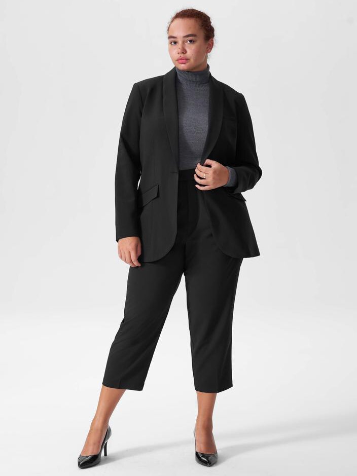 https://www.thegoodtrade.com/wp-content/uploads/2023/01/interview-outfit-ideas-universal-standard-suit.jpg